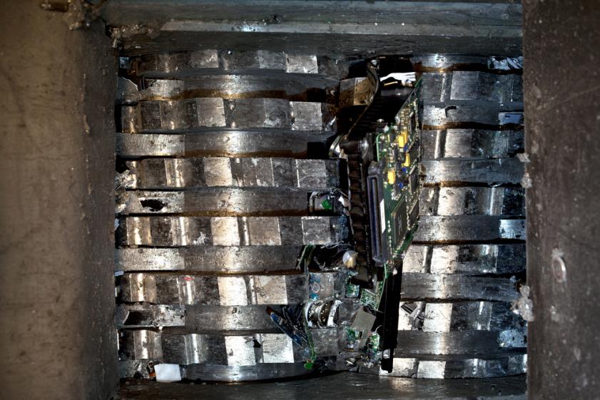 เครื่อง Shredder คือส่วนสำคัญของกระบวนการรีไซเคิล E-Waste